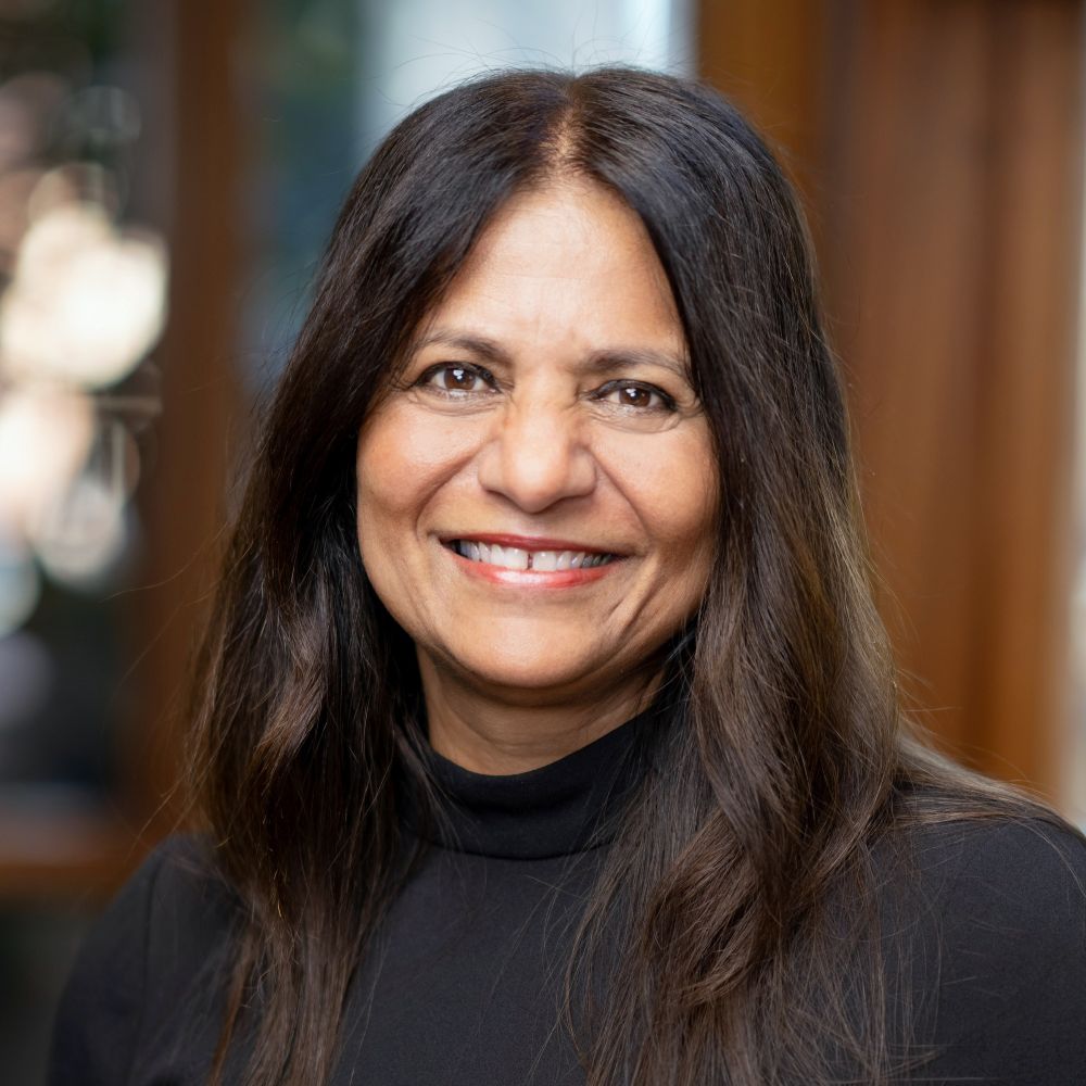 Sapna Syngal headshot square.